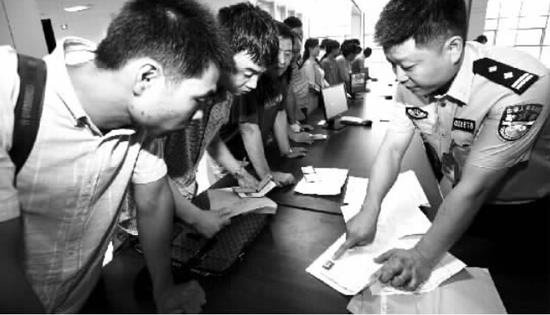 郑州车管所新业务大厅投用 实现一站式服务