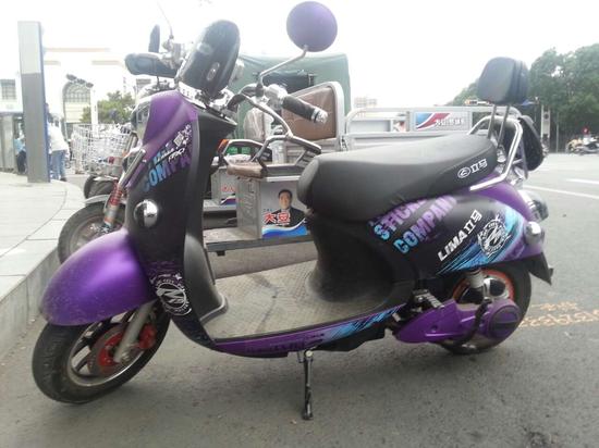 交警拦下违规行驶电动车 意外揪出盗窃犯