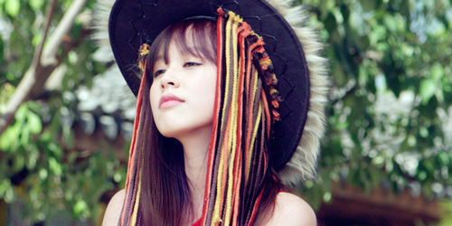 邹杨展示美丽民族风情