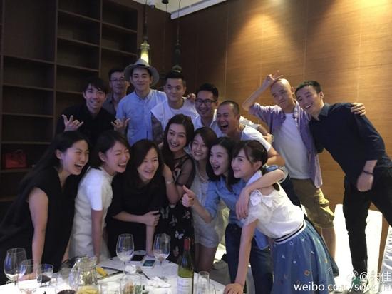 宋佳包贝尔俞灏明等为文章马伊琍祝福
