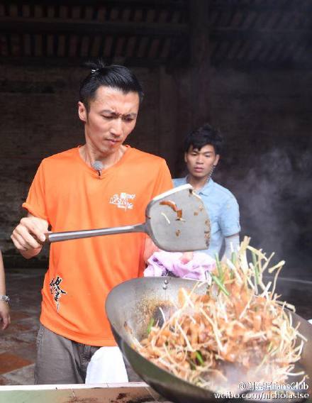 谢霆锋大厨架势