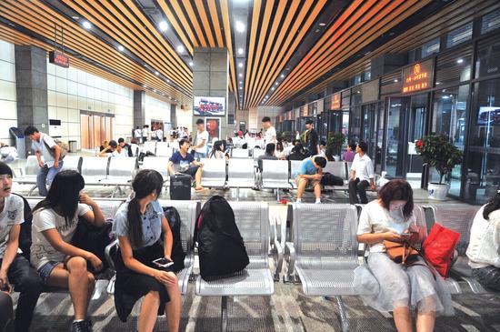 郑州汽车东站搬至高铁站 候车厅像候机厅