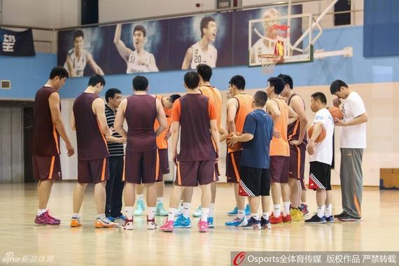 北京队外教:替易建联惋惜