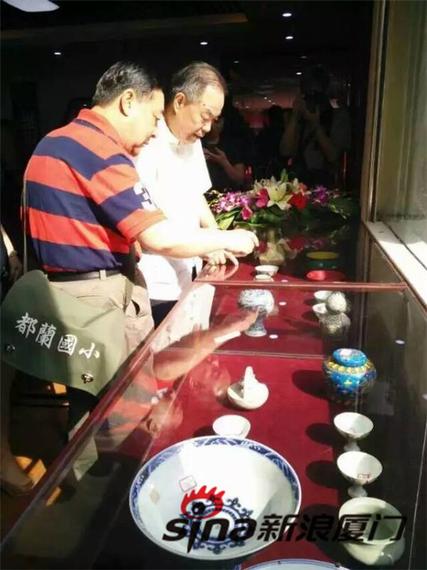 丘小君老师与邱季端先生，一起探讨。