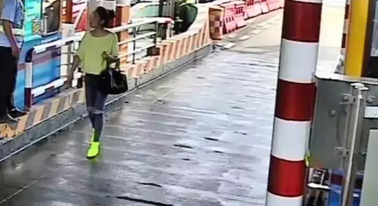 金华1时尚女郎步行上高速 称想证明没钱一样可