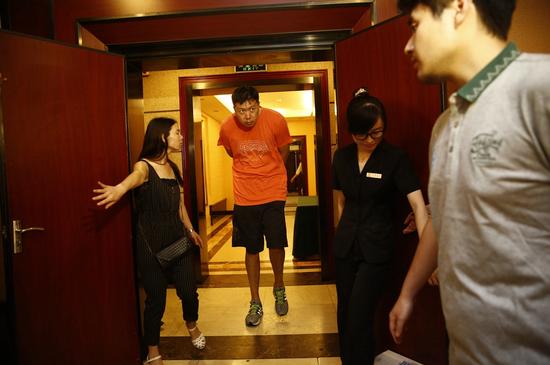 2015中美男篮超级巡回赛明晚对决 王治郅以教