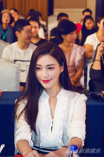甘婷婷出席《华胥引》发布会