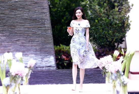 女神熊黛琳优雅出场