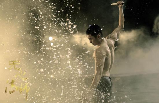 小鲜肉韩东君大秀身材