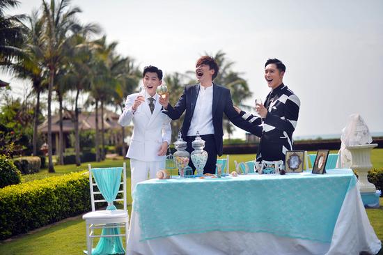 李光洙 范世錡 张纶硕举杯庆祝