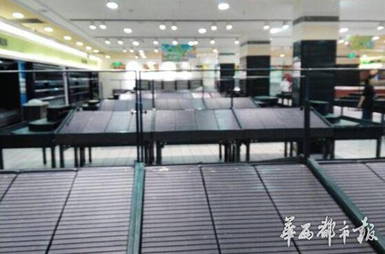 北京华联达州店内货架空无一物