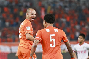 中超-野牛点射里程碑塔神重炮 鲁能2-0胜辽足