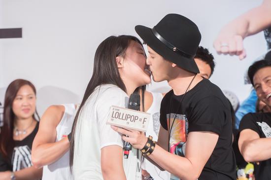 棒棒堂合体打破解散流言 与粉丝亲密互动-棒棒