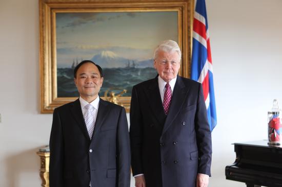 冰岛总统格里姆松接见吉利董事长李书福 _西安