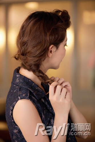 别再<em>睡不醒</em> 夏天把<em>头发</em>盘起来清凉一下|盘发