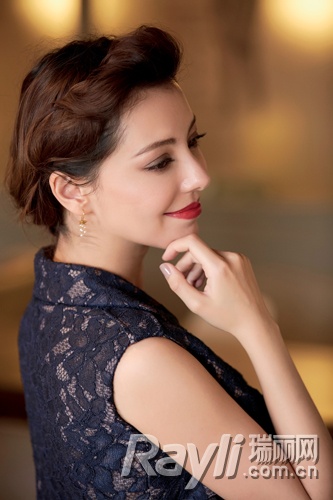 别再<em>睡不醒</em> 夏天把<em>头发</em>盘起来清凉一下|盘发