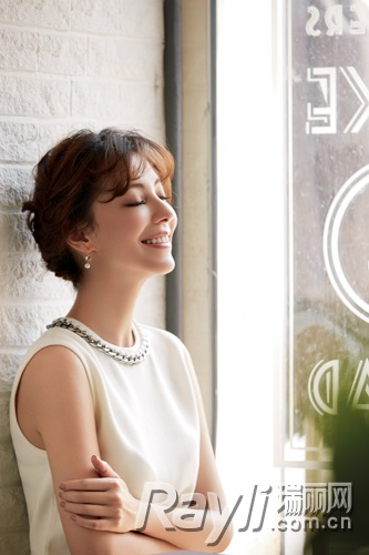 别再<em>睡不醒</em> 夏天把<em>头发</em>盘起来清凉一下|盘发