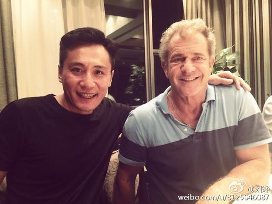 刘烨和《勇敢的心》导演梅尔.吉普森合影