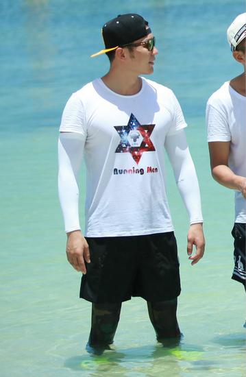 李晨水中争夺赛尽显奇能