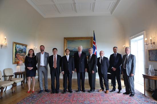 冰岛总统格里姆松接见吉利董事长李书福 _西安