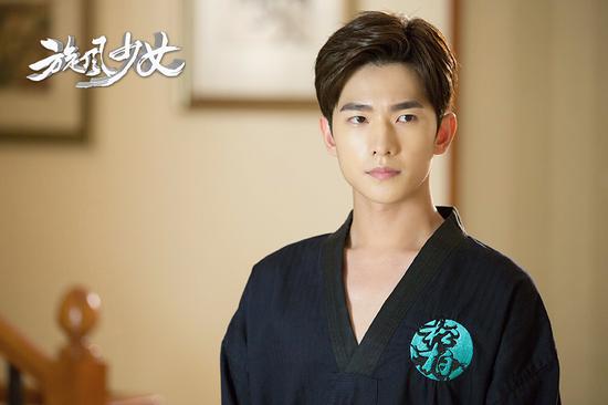 杨洋饰演若白师兄