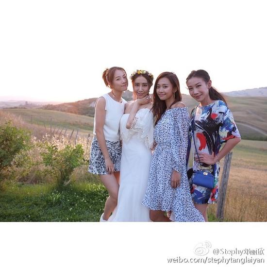 吴雨霏意大利办婚礼 抹胸凝视老公秀恩爱|吴雨