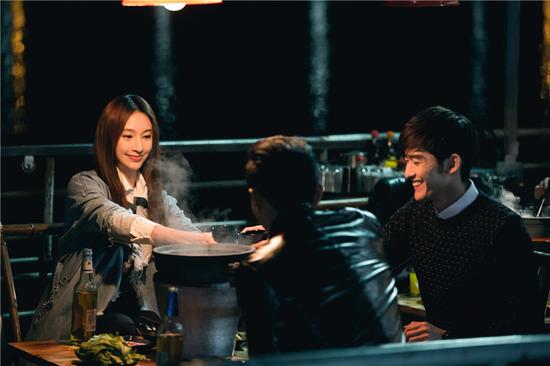 张俪、张翰一同就餐