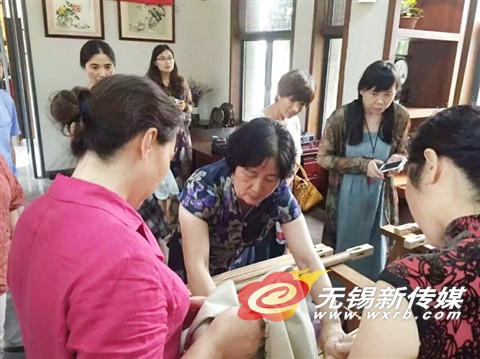 赵红育给12名学员上了第一课