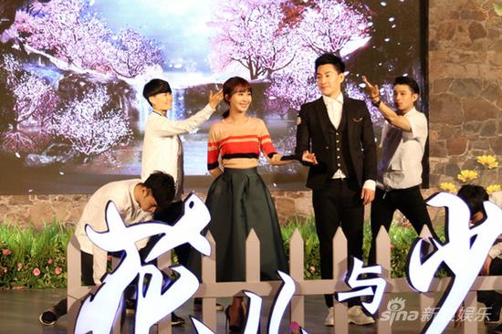 “少年”齐迎“花儿”李菲儿