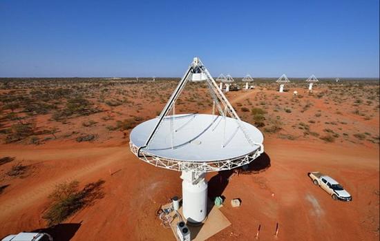 “平方公里阵列探路者”天文台当中6座碟形天线,测到了比秒阳系更早的遥远电波。