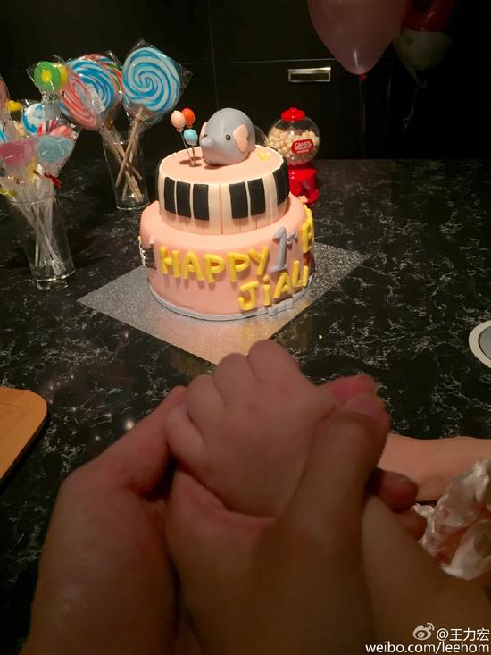 王力宏为女儿庆祝1周岁生日
