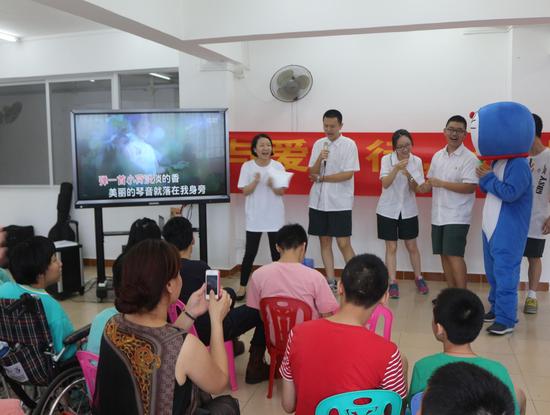 中大MBA携高考学生与脑疾孩子有爱互动