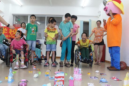 中大MBA携高考学生与脑疾孩子有爱互动