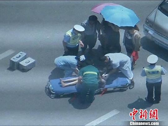 图为监控截图,事故现场。 交警提供 摄