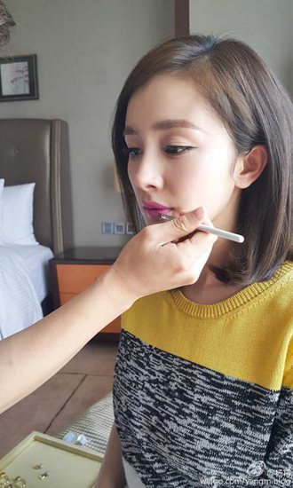 杨幂幸运粉加持揭秘粉色唇膏如何开运|杨幂|