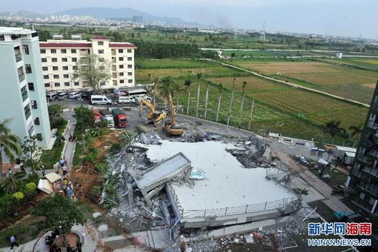 这是已被依法拆除的“金阳光温泉花园”小区活动中心(7月7日摄)。