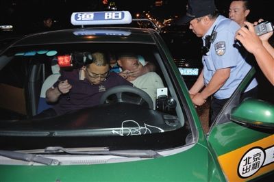 邯郸男子北京开克隆出租车 10公里计费近千元