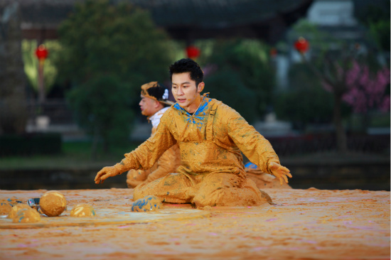 泥潭中李晨呆萌可爱