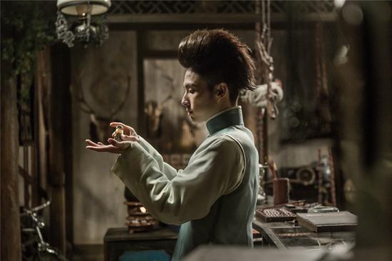 吴建豪演绎另类“文艺青年”