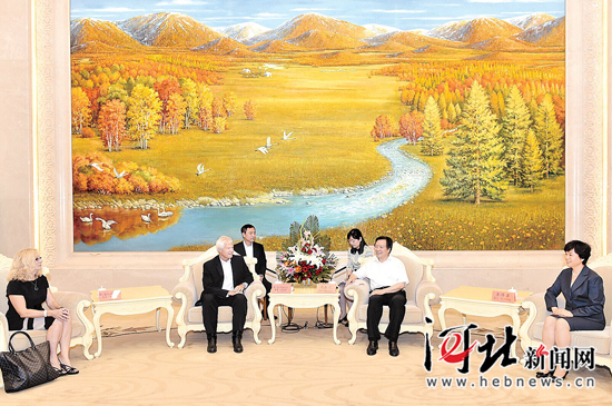 周本顺会见美国艾奥瓦州友好人士金伯利夫妇一