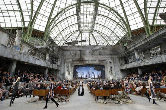 Chanel 2013秋冬高定秀场变戏院