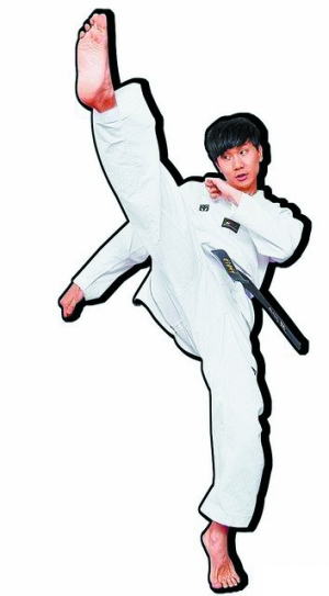 或许太久没有练习,林俊杰前几脚稍嫌不够力道,他一直练了十几脚。