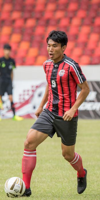 足坛巨星欧文现身报告教练