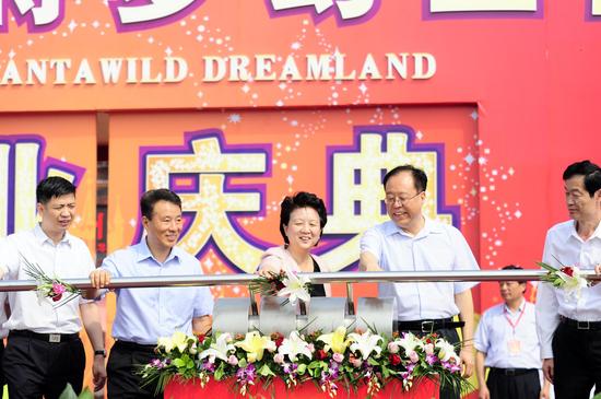 省市領導共同推桿開啟方特夢幻之門