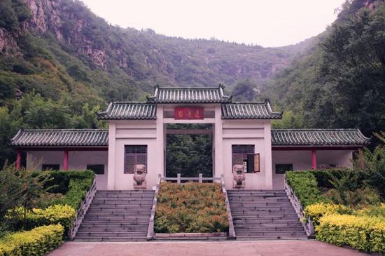 蒙蒙细雨中的逍遥谷更有一番“武侠”的味道