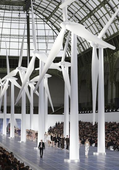 佛爷最擅长的不是做衣服 而是做秀场|老佛爷|香