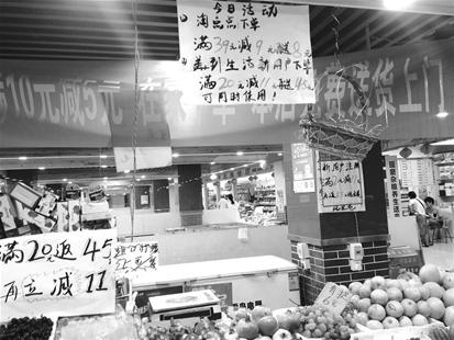 武汉水果摊自带WiFi用APP做生意 带个手机就