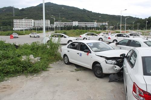 事故现场位于考场起步区