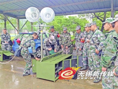 舟桥旅带来最先进防台抗洪设备。