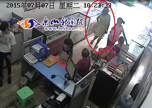 乐山一店遭窃损失过万 店主“人肉搜索”两女贼